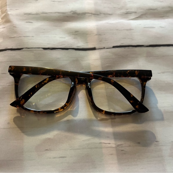 Tortoise Shell Blue Light Blocking Glasses for Computer Screens, Unisex - Picture 4 of 8
